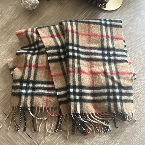 Authentic Burberry 💯Cashmere Scarf 🧣 - Picture 8 of 9